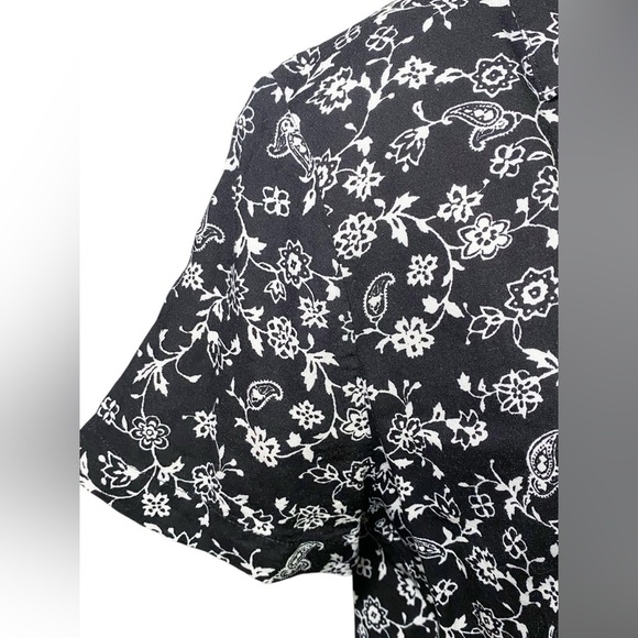 Sag Harbor Black and White Floral Button Down Short Sleeve Blouse - Picture 4 of 11